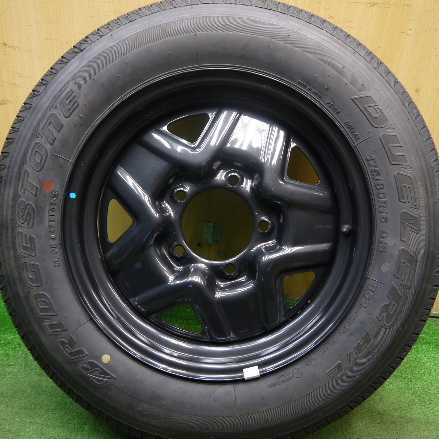 新車外し!23年!1本★スズキ JB64 ジムニー 純正 スチール 175/80R16 ブリヂストン デューラー H/L 852 スペア 16インチ PCD139.7/5H★5050710Hノ