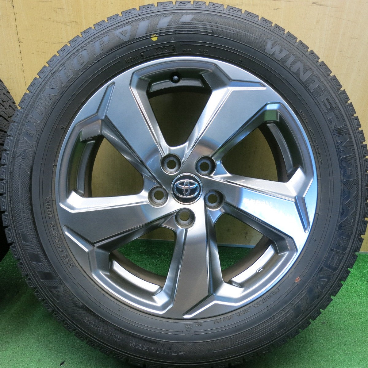 バリ溝!キレイ!9.5分◎トヨタ 50系 RAV4 Gグレード 純正 225/60R18 スタッドレス ダンロップ ウインターマックス 03 18インチ PCD114.3/5H◎6101503HAス