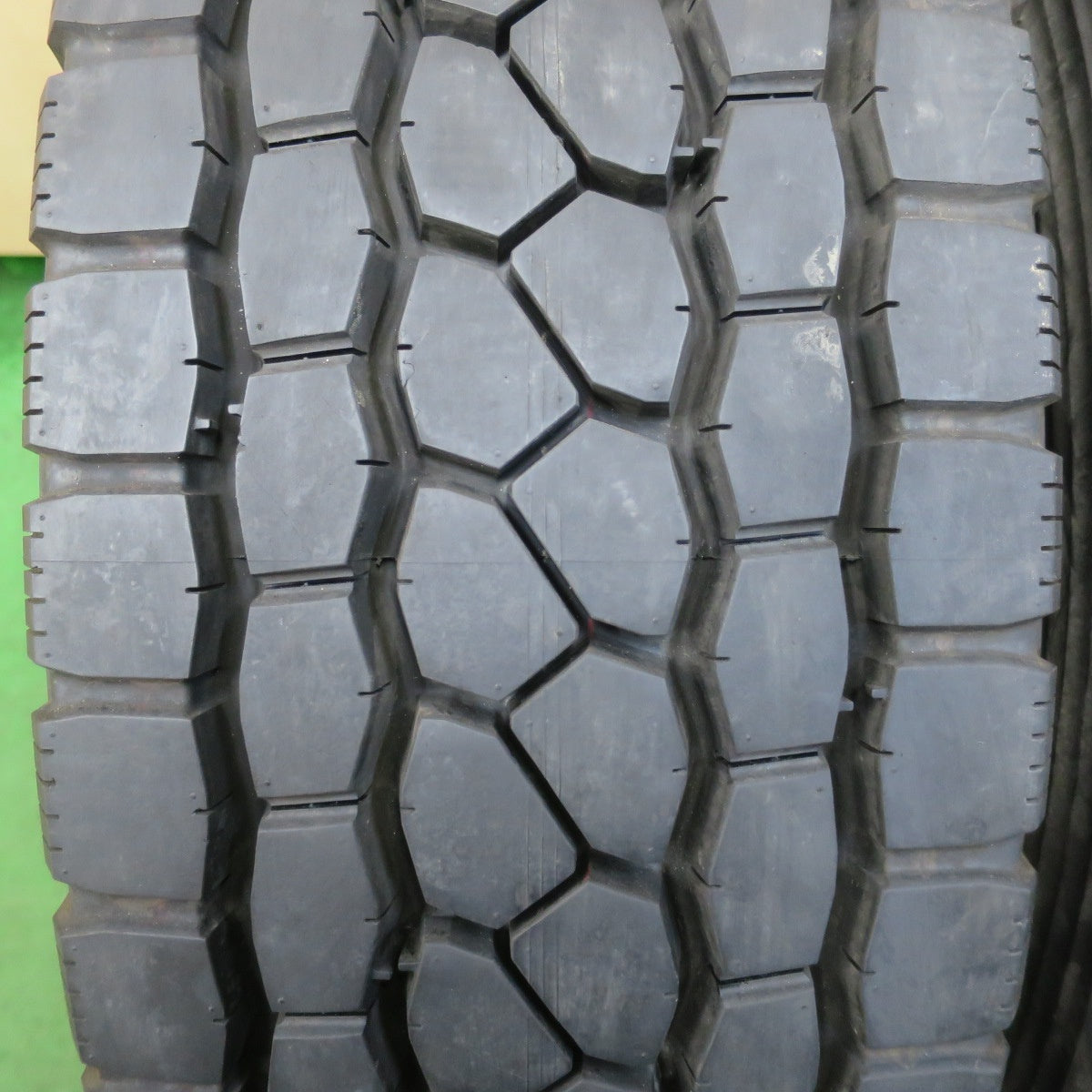 ほぼ未使用!25年★トラック バス タイヤ 245/70R19.5 136/134J ブリヂストン エコピア M801 Ⅱ ミックス オールシーズン 19.5インチ★6013104イスタ