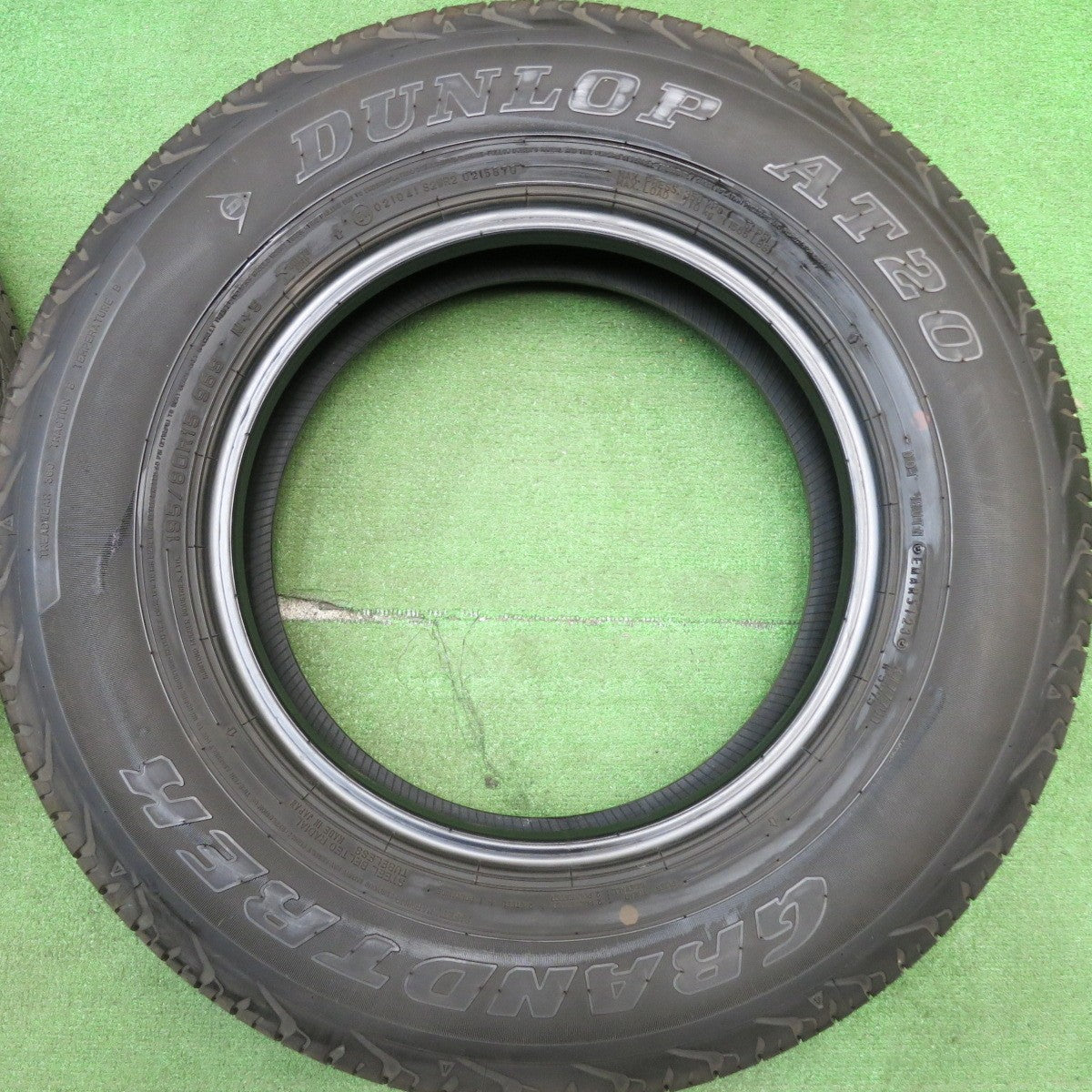 4本価格!23年★195/80R15 ダンロップ グラントレック AT20 タイヤ 15インチ ジムニー シエラ ハイエース 等★5042714HAノタ