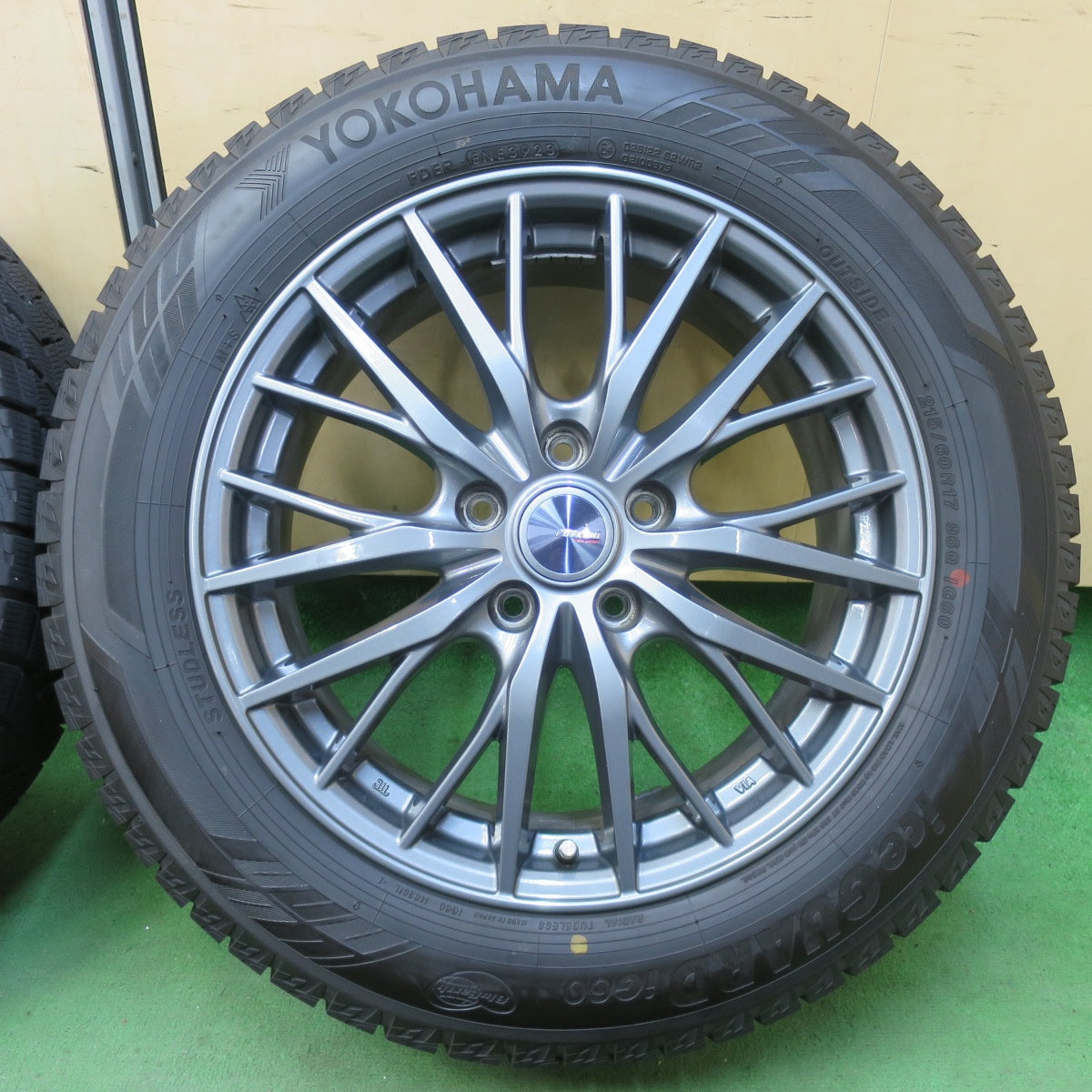 超バリ溝!23年!キレイ!ほぼ10分★スタッドレス 215/60R17 ヨコハマ アイスガード iG60 ravrion RM01 ラブリオン 17インチ PCD114.3/5H★5052702イス