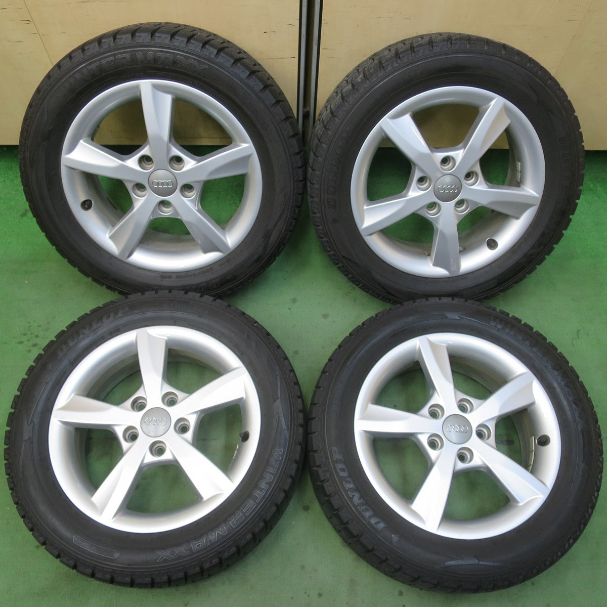 バリ溝!キレイ!9.5分★アウディ A3 8V 純正 205/55R16 スタッドレス ダンロップ ウインターマックス WM02 16インチ PCD112/5H★6020606イス