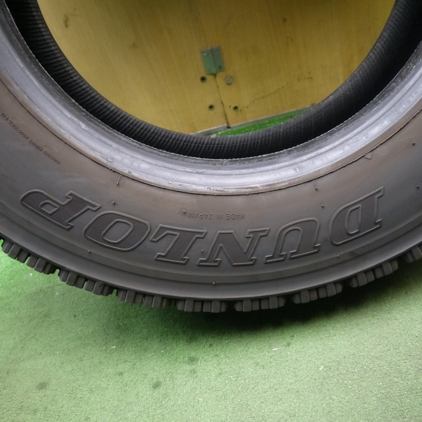 1本価格★トラック タイヤ スタッドレス 245/70R19.5 136/134J ダンロップ デクテス SP081 DECTES 19.5インチ★5090903Hノタ