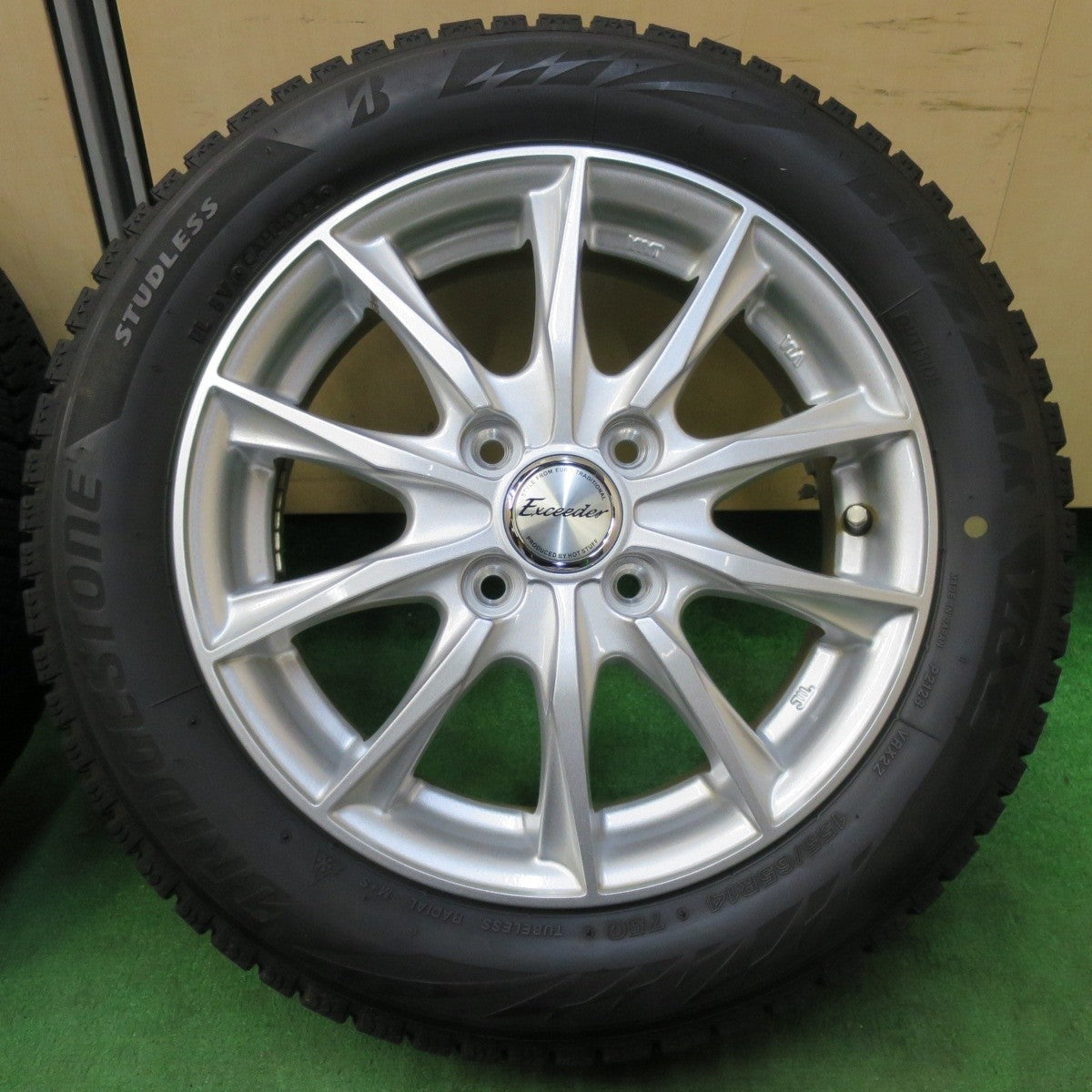 バリ溝!22年!9.5分以上★スタッドレス 155/65R14 ブリヂストン ブリザック VRX2 Exceeder エクシーダー 14インチ PCD100/4H★4113011イス