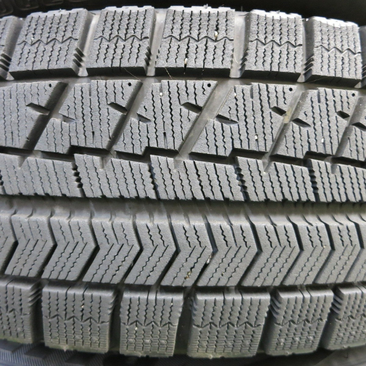 バリ溝!キレイ!8.5分★スタッドレス 185/70R14 ブリヂストン ブリザック VRX LAYCEA レイシア PCD100/4H★4053101イス