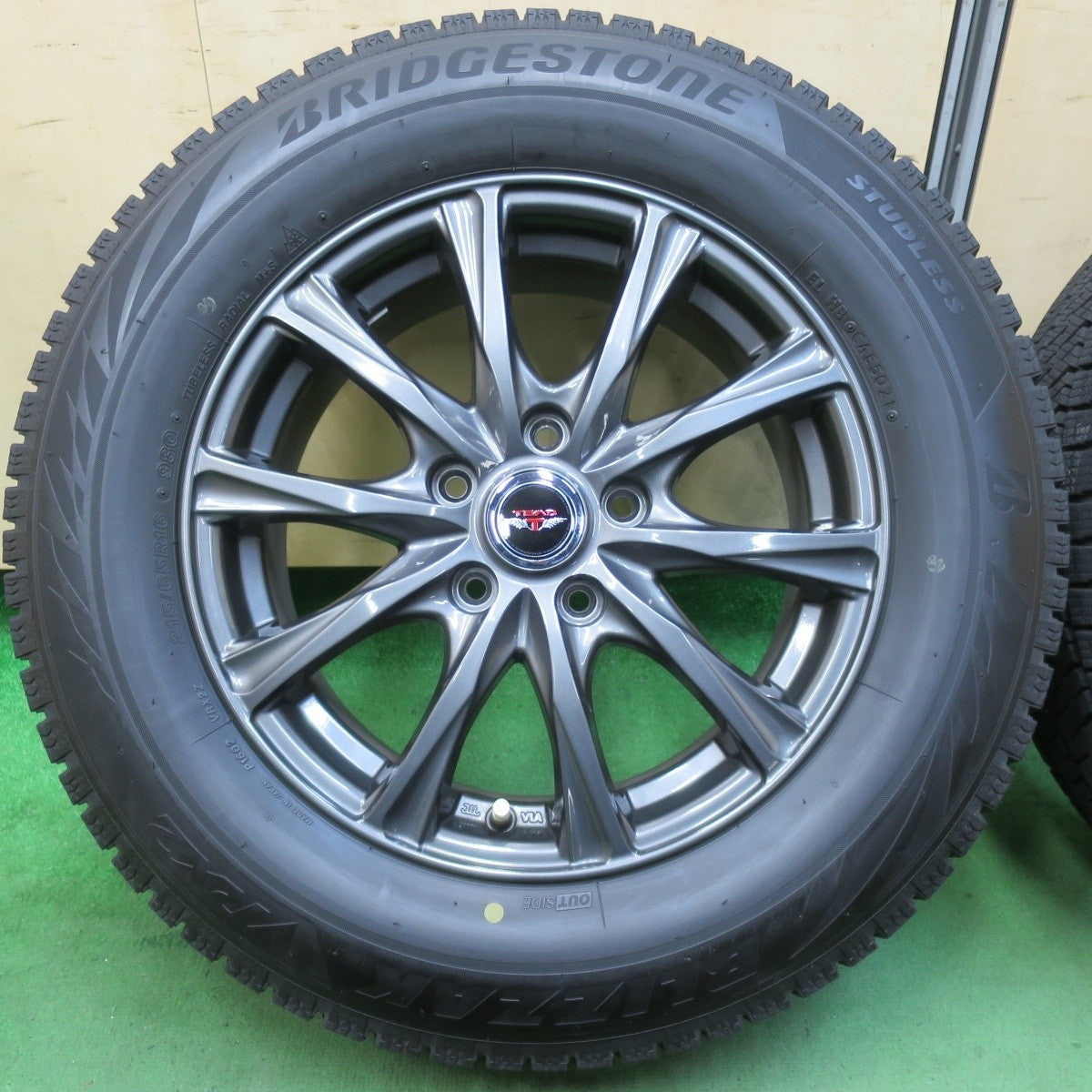 バリ溝!21年!キレイ!9分★スタッドレス 215/65R16 ブリヂストン ブリザック VRX2 TEAD テッド 16インチ PCD114.3/5H★5021005イス