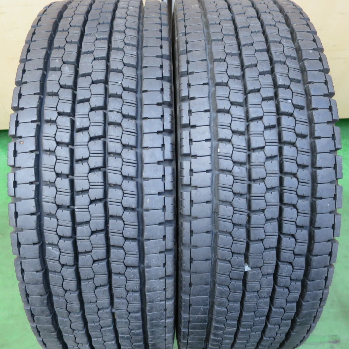 バリ溝!23年!9分!2本★トラック タイヤ 245/70R19.5 136/134J スタッドレス ブリヂストン W999 19.5インチ★5041801イスタ