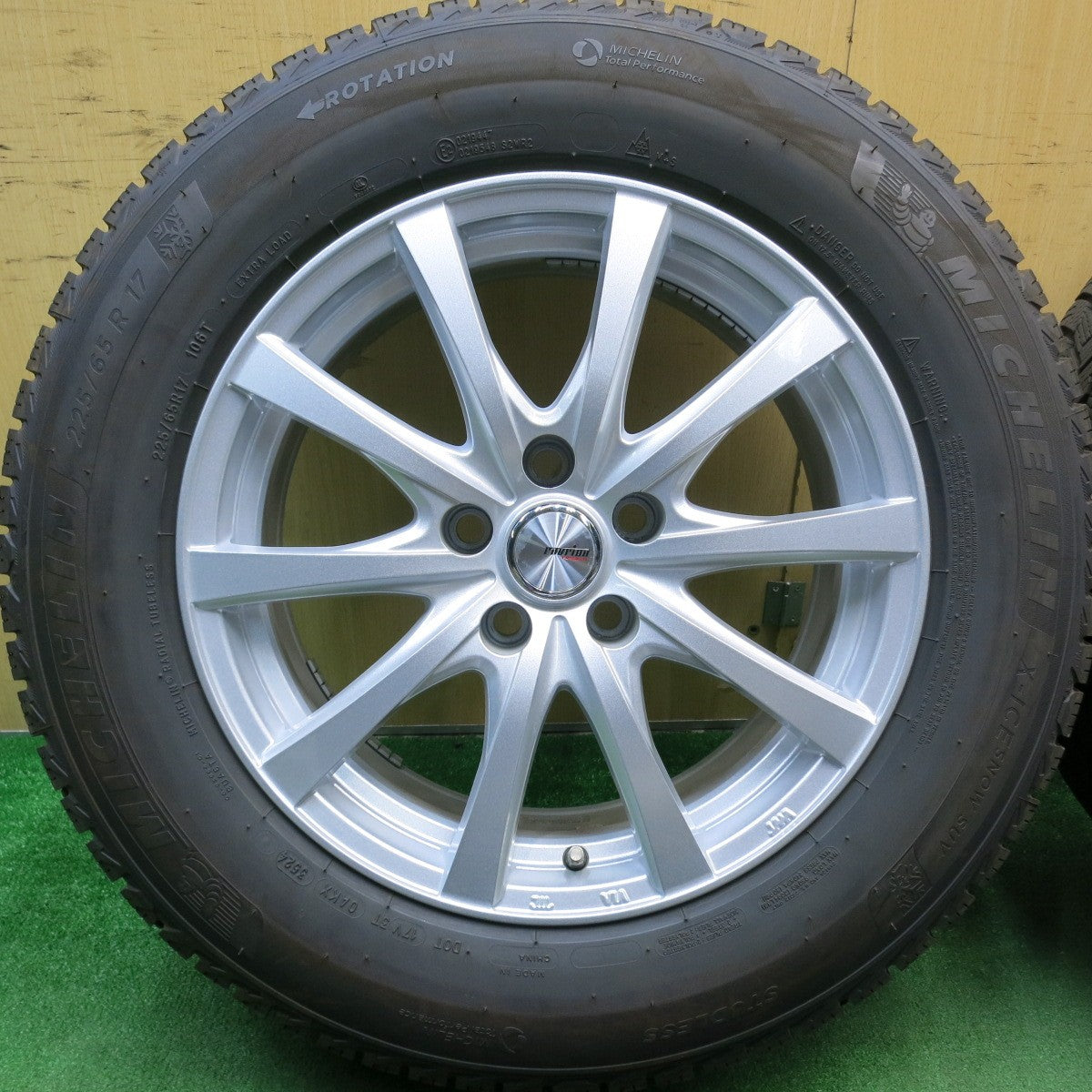 バリ溝!24年!キレイ!ほぼ10分★スタッドレス 225/65R17 ミシュラン X-ICE SNOW SUV ravrion RS01 ラブリオン 17インチ PCD114.3/5H★5051106HAス