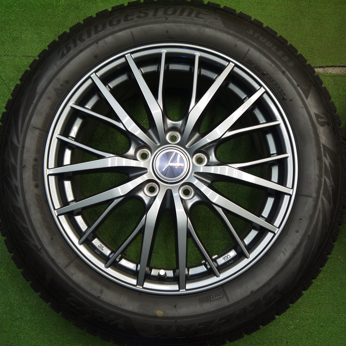 バリ溝!キレイ!9分★スタッドレス 215/60R17 ブリヂストン ブリザック VRX2 ravrion RM01 ラブリオン 17インチ PCD114.3/5H★5042109Hス