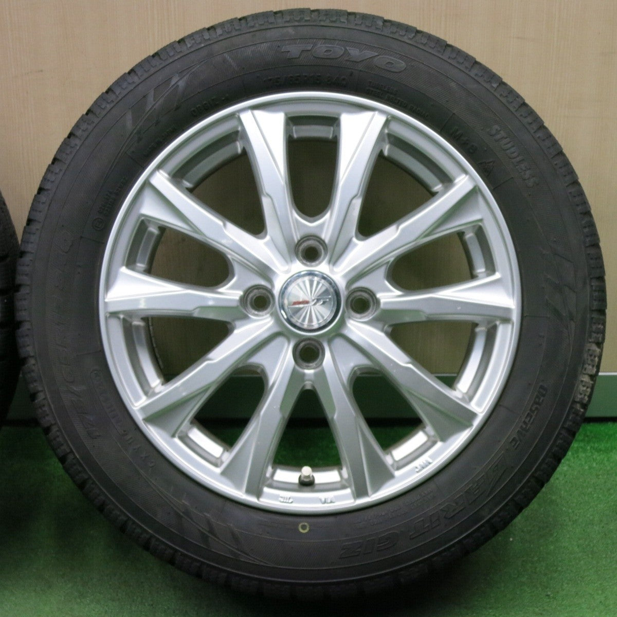 バリ溝!キレイ!8.5分★スタッドレス 175/65R15 トーヨー オブザーブ ガリット GIZ JOKER ジョーカー 15インチ PCD100/4H★5010502NJス