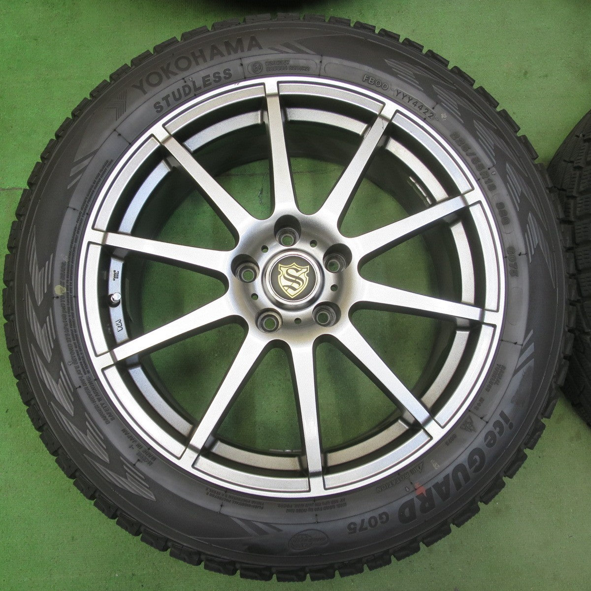 バリ溝!22年!キレイ!9.5分★スタッドレス 225/55R18 ヨコハマ アイスガード G075 社外 アルミ 18インチ PCD114.3/5H★5092605イス