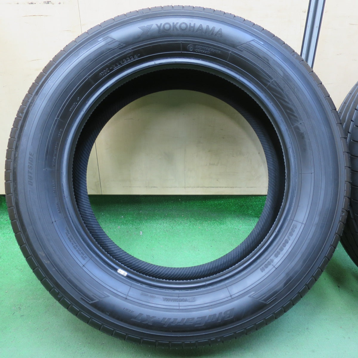 バリ溝!24年!9.5分★235/60R18 ヨコハマ BluEarth-XT AE61 タイヤ 18インチ レクサス NX エクストレイル CX-80 等★5051706イノタ