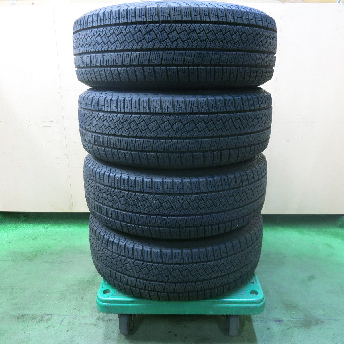 バリ溝!23年!キレイ!9.5分★スタッドレス 225/60R17 ピレリ アイスゼロ アシンメトリコ SCHNEIDER シュナイダー 17インチ PCD114.3/5H★5112104SKス