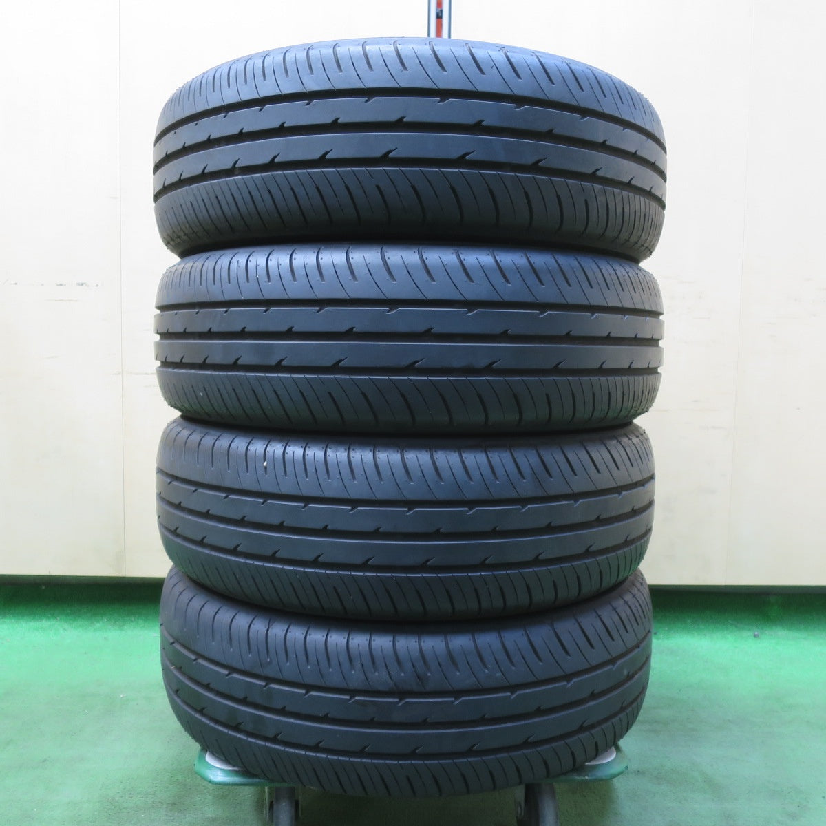 新車外し!23年★185/65R15 トーヨー ナノエナジー J67 タイヤ 15インチ シエンタ ノート デミオ フィット フリード 等★5042902イノタ