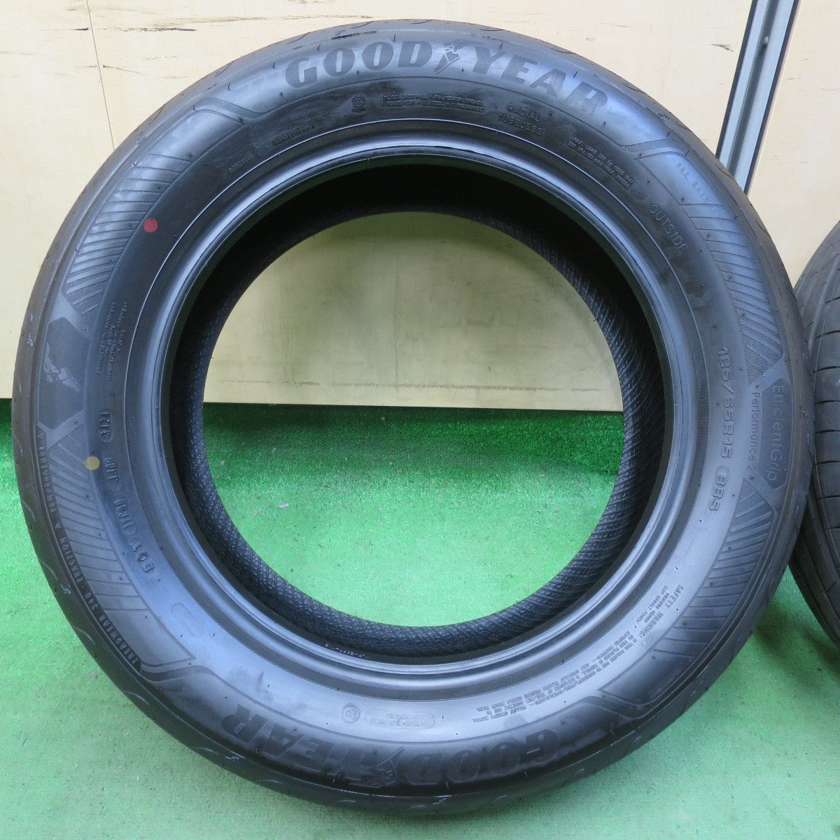新車外し!24年★185/65R15 グッドイヤー EfficientGrip Performance2 エフィシェントグリップ パフォーマンス2 アクア フリード デミオ 等★5061003イノタ