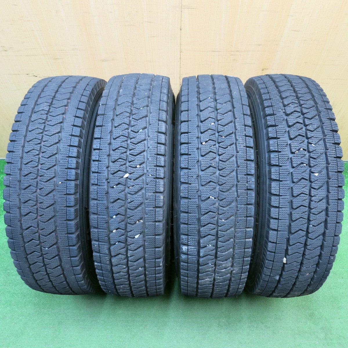 バリ溝!24年!9.5分★スタッドレス 195/80R15 107/105N ブリヂストン ブリザック VL10 スチール ホイール 15インチ PCD139.7/6H★6040520HAス