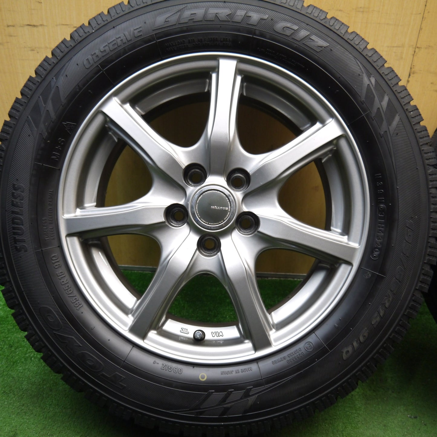 バリ溝!キレイ!9.5分★プリウス 等 195/65R15 スタッドレス トーヨー オブザーブ ガリット GIZ MiLLOUS ミルアス 15インチ PCD100/5H★5081803Hス