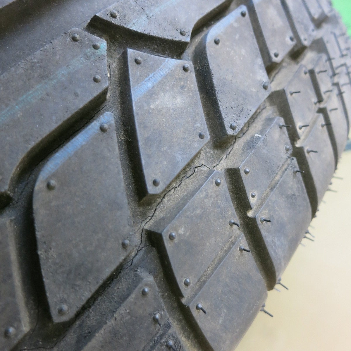 未使用!1本★ジープ 等 ULTRA MOTOR SPORTS 223B ゴライアス 275/55R20 アキレス デザート ホーク UHP ウルトラモータースポーツ PCD127/5H★5050901ナノ
