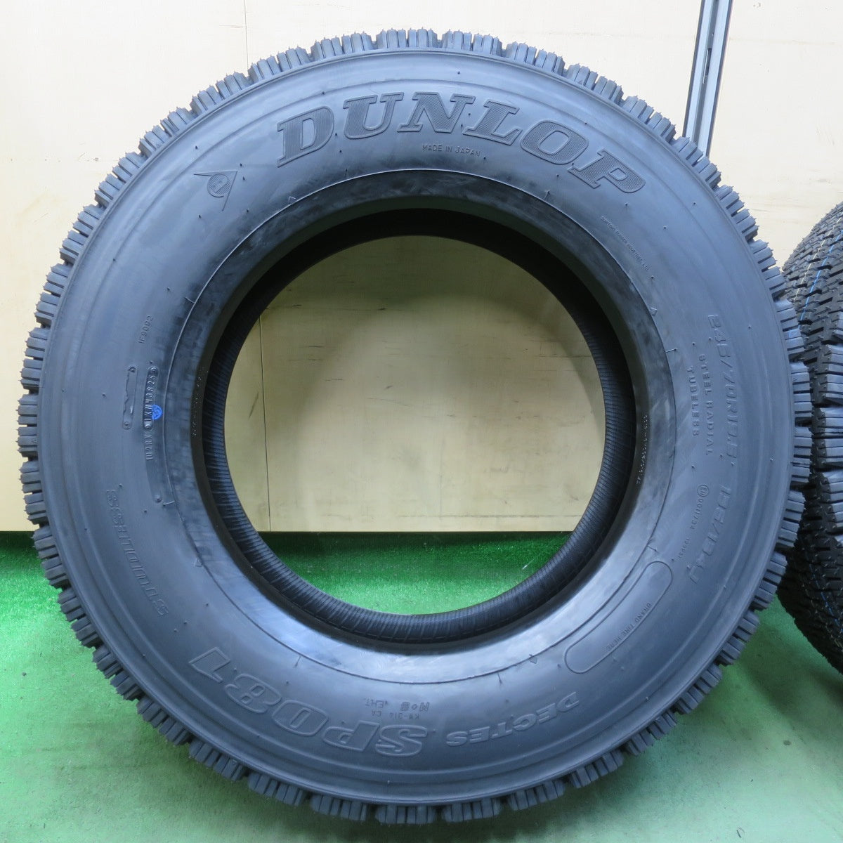 未使用!25年!2本★トラック タイヤ 245/70R19.5 136/134J スタッドレス ダンロップ デクテス SP081 DECTES 19.5インチ★5111603イスタ