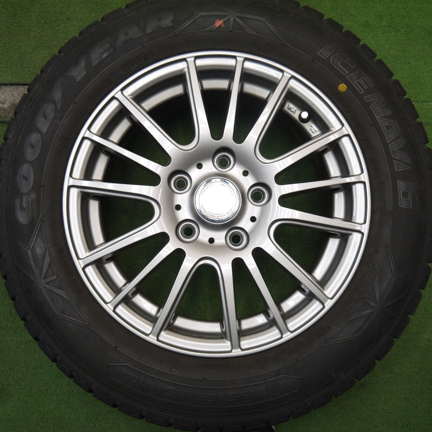 キレイ★スタッドレス 195/65R15 グッドイヤー アイスナビ6 ravrion selze ラブリオン 15インチ PCD114.3/5H★5060914Hス
