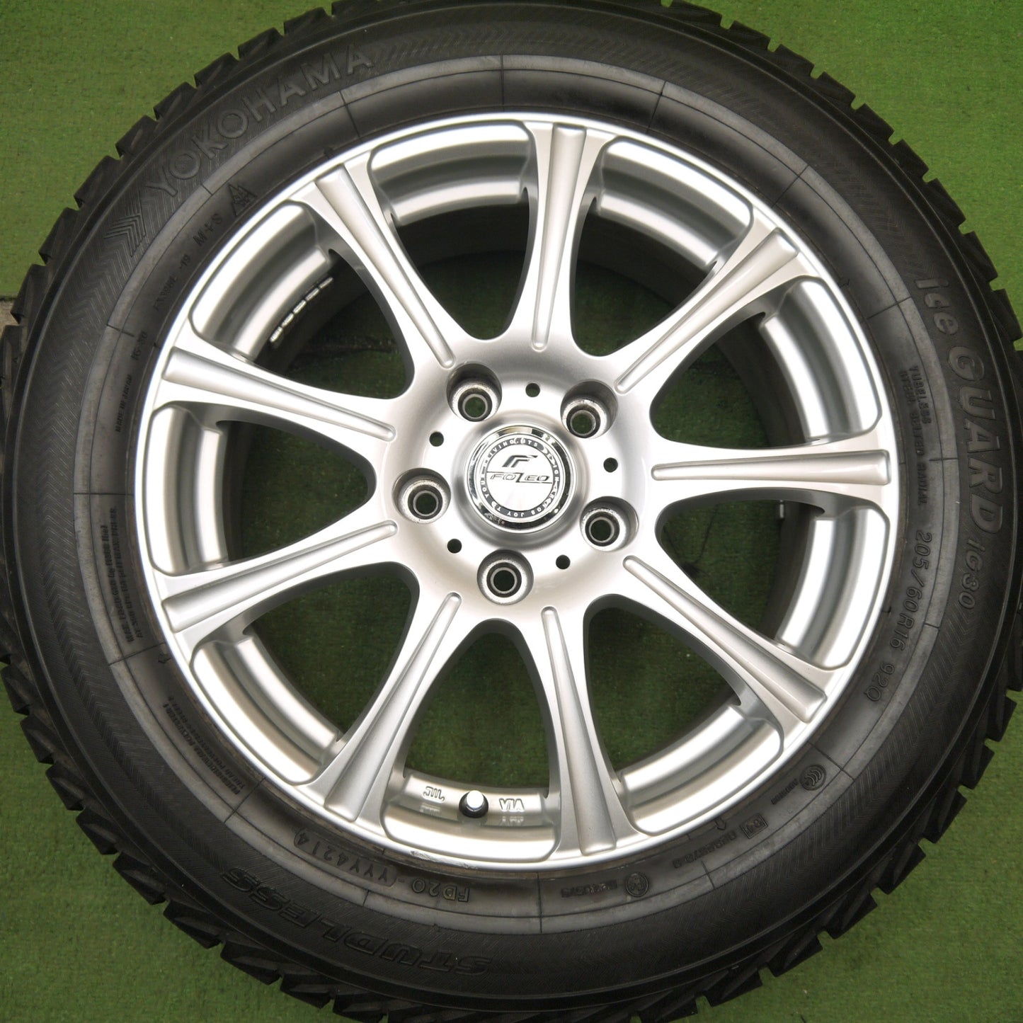 バリ溝!キレイ!9.5分★スタッドレス 205/60R16 ヨコハマ アイスガード iG30 FOLEO フォレオ 16インチ PCD114.3/5H★5060302Hス