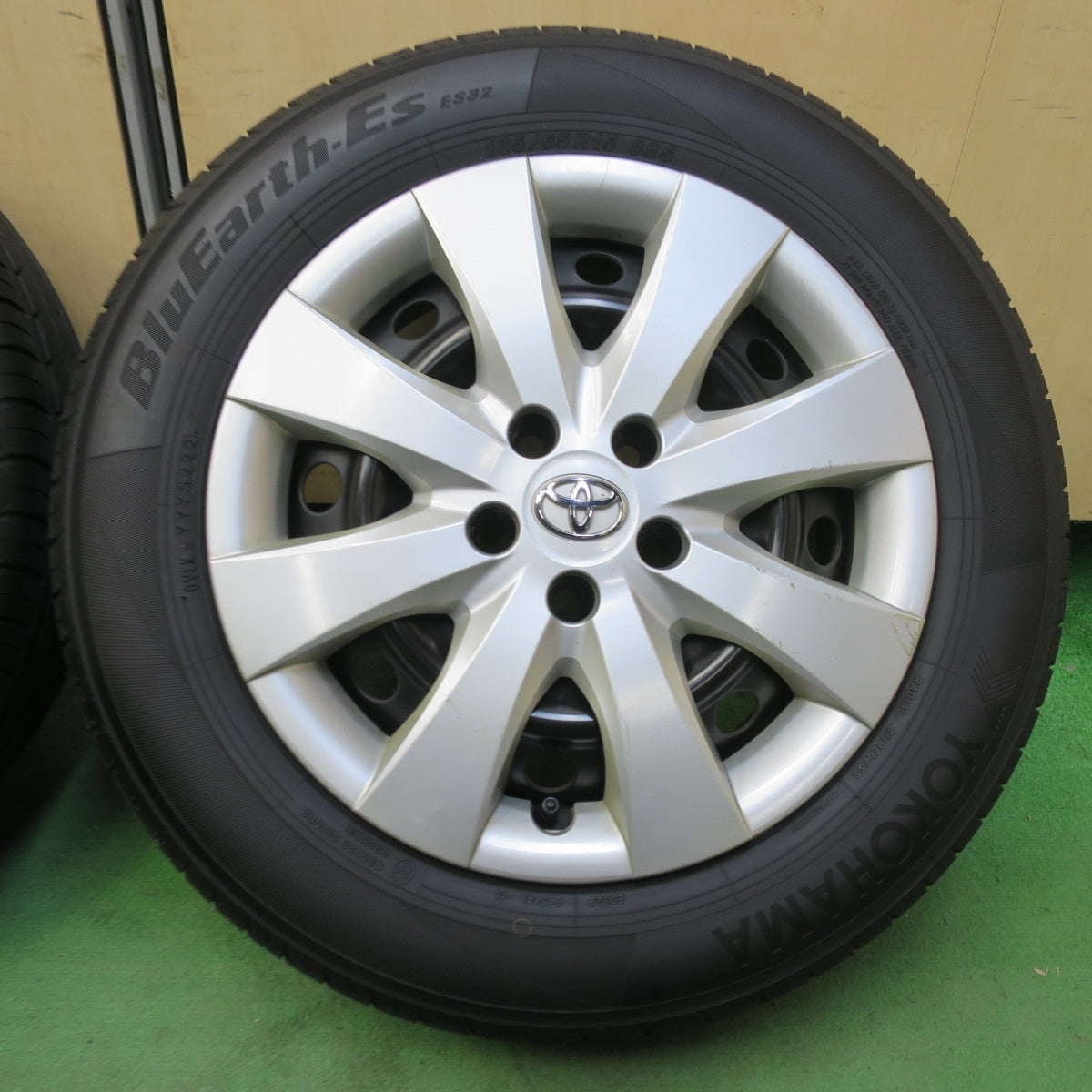 バリ溝!22年!8.5分★トヨタ プレミオ 純正 スチール 185/65R15 ヨコハマ BluEarth-ES ES32 15インチ PCD100/5H★5082105イノ