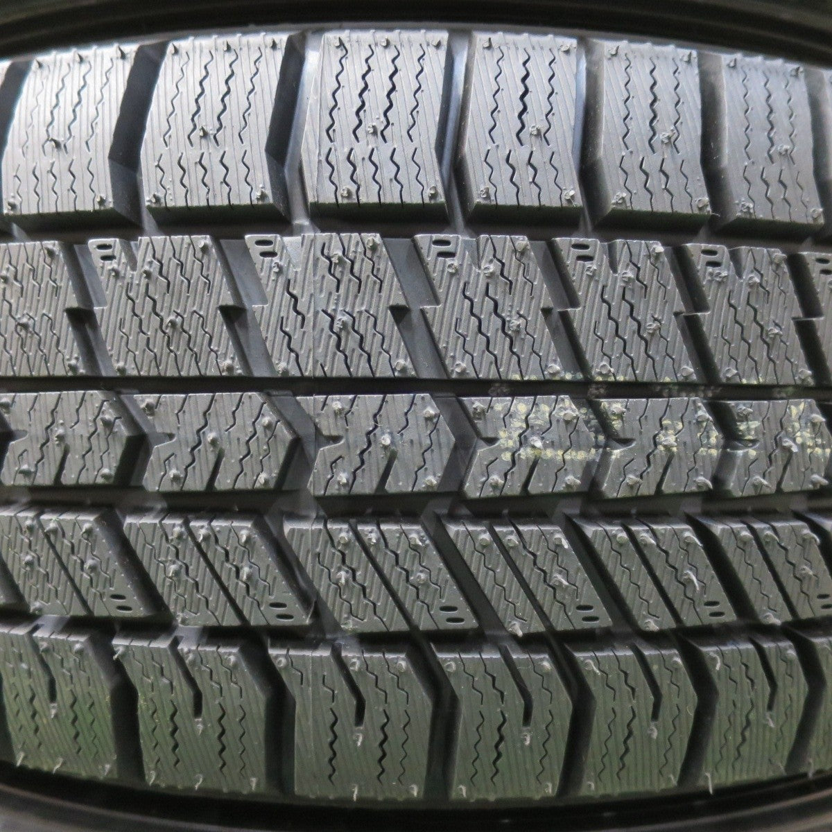 未使用 23年!キレイ★スタッドレス 185/60R15 グッドイヤー アイスナビ8 VIOLENTO ヴィオレント 15インチ PCD100/4H★5032707イス