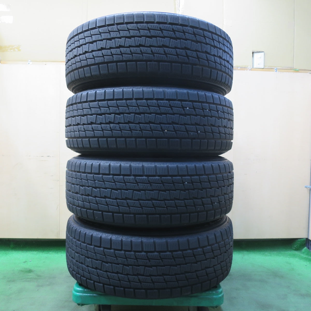 バリ溝!キレイ!9.5分★XTREME-J MLJ XJ 245/60R18 スタッドレス グッドイヤー アイスナビ SUV 18インチ エクストリームJ PCD114.3/5H★5110307イス