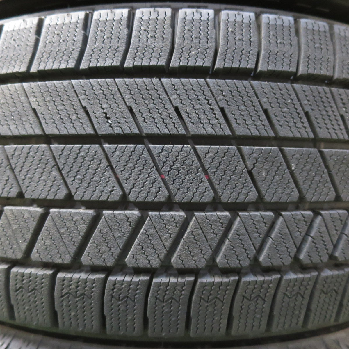 バリ溝!23年!9.5分以上★スタッドレス 195/50R16 ブリヂストン ブリザック VRX3 タイヤ 16インチ ロードスター スイフト 等★5051712イスタ