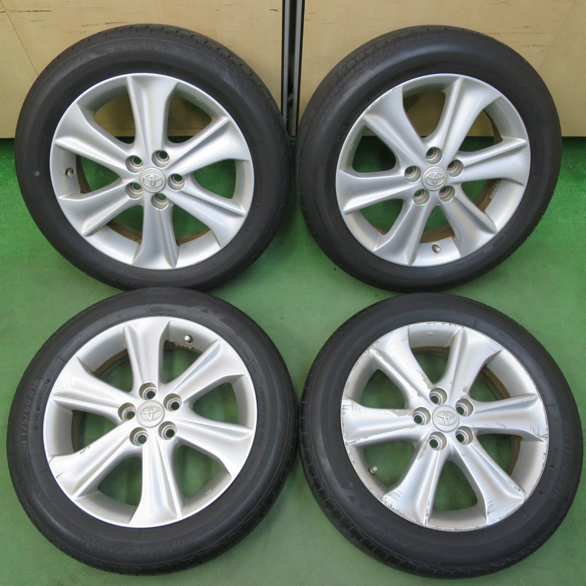 ラクティス 175/60R16 2021年バリ山スタッドレス トレジア BS