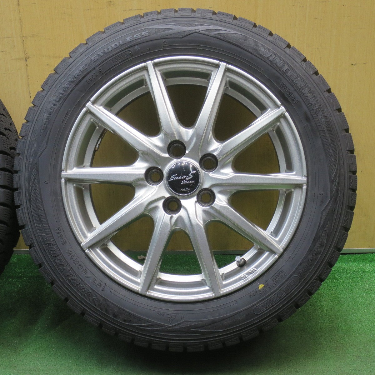 バリ溝!9.5分★シエンタ 等 185/60R15 スタッドレス ダンロップ ウインターマックス WM01 Euro-S Stream MiD 15インチ PCD100/5H★5093005NJス