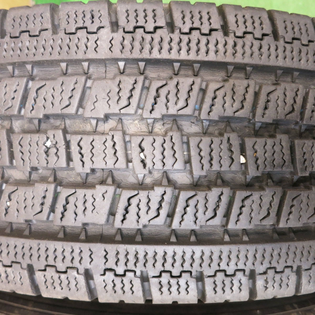 バリ溝!9.5分★トヨタ 200系 ハイエース 純正 OP 195/80R15 107/105L スタッドレス トーヨー デルベックス 934 15インチ PCD139.7/6H★5080205HAス