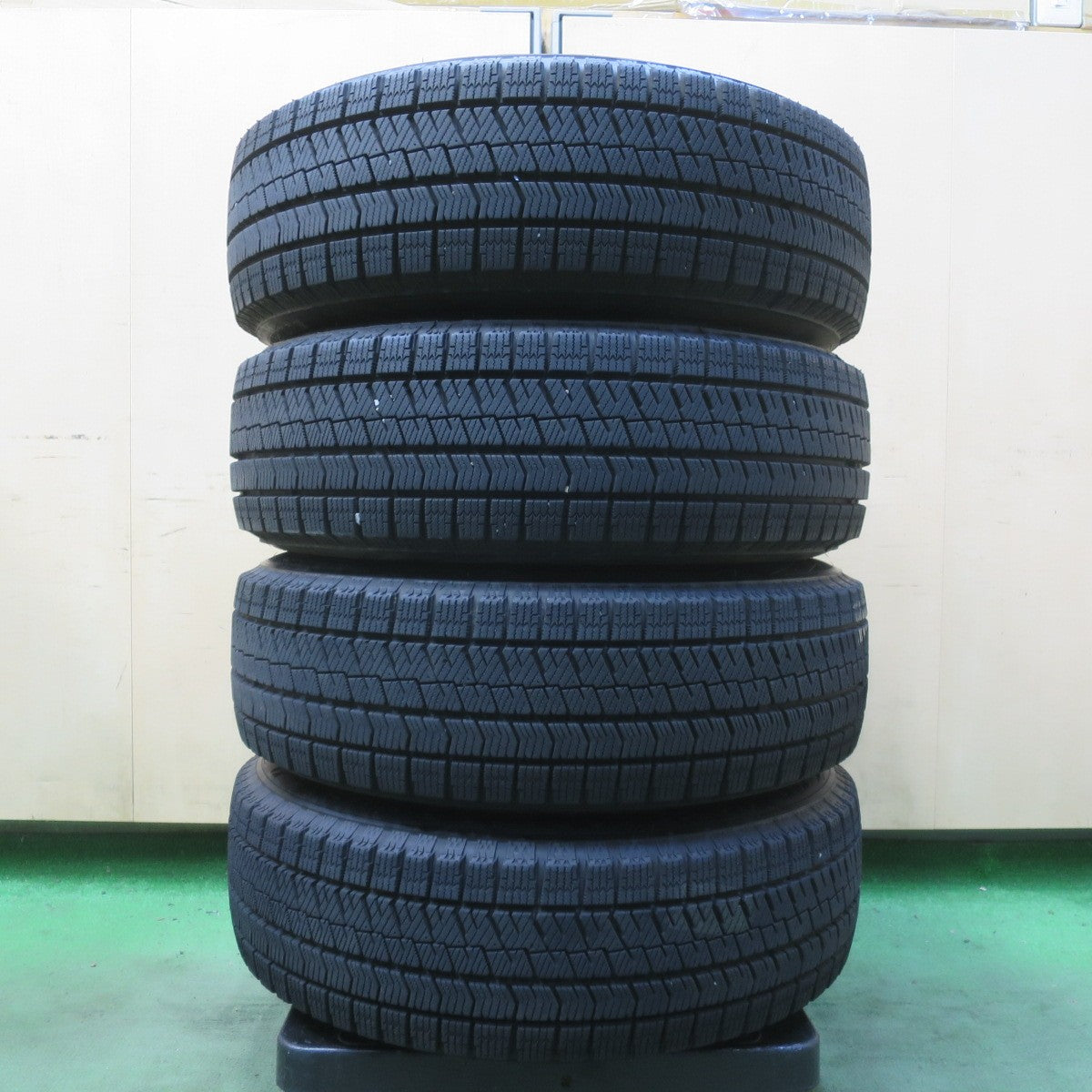 バリ溝!24年!キレイ!9.5分◎シエンタ 等 185/65R15 スタッドレス ブリヂストン ブリザック VRX2 VELVA CHARGE ヴェルヴァ 15インチ PCD100/5H◎6100702イス