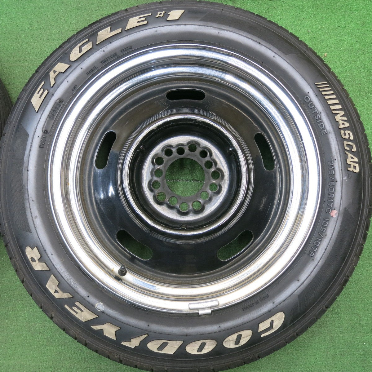バリ溝!22年!9.5分★アイアンヘッド オールドムーン スチール 215/60R17 グッドイヤー イーグル #1 ナスカー ホワイトレター PCD 100 112 114.3/5H マルチ★5053103HAノ