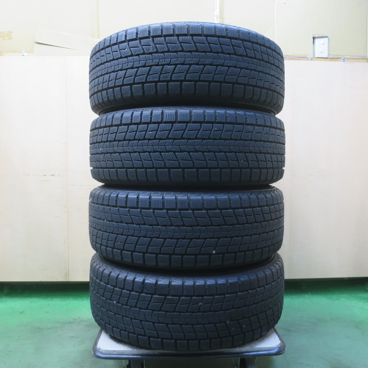 センサー付!バリ溝!キレイ!9.5分★レクサス NX Fスポーツ 純正 235/55R18 スタッドレス ダンロップ ウインターマックス SJ8 18インチ PCD114.3/5H★6042905イス