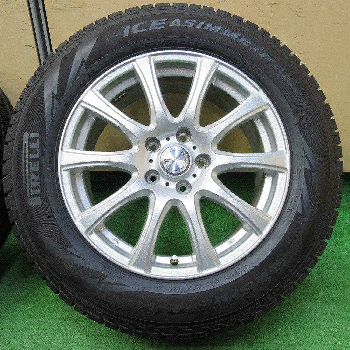 バリ溝!キレイ!8.5分★スタッドレス 225/65R17 ピレリ アイスアシンメトリコ プラス LAUFBAHN PCD114.3/5H★4070502イス