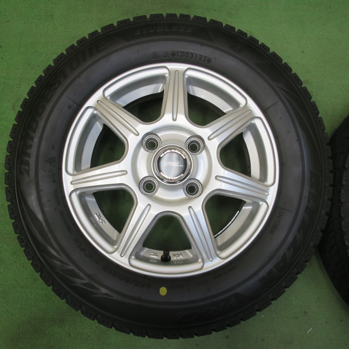 キレイ!22年★スタッドレス 145/80R13 ブリヂストン ブリザック VRX2 TOPRUN トップラン 13インチ PCD100/4H★5093014イス