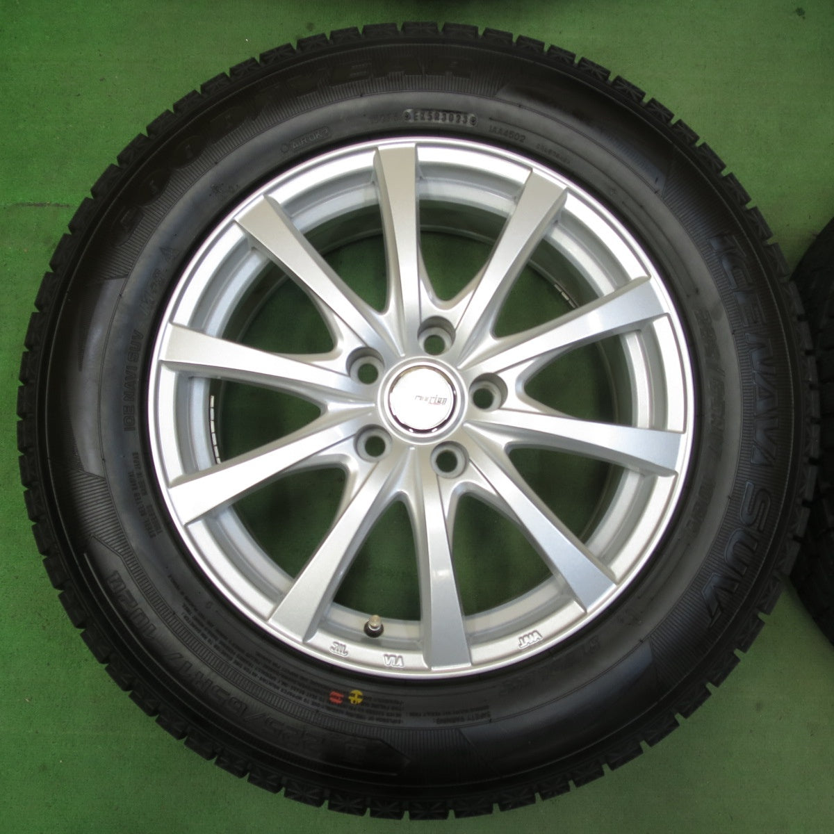 超バリ溝!23年!キレイ!ほぼ10分★スタッドレス 225/65R17 グッドイヤー アイスナビ SUV ravrion RS01 ラブリオン 17インチ PCD114.3/5H★5051501イス
