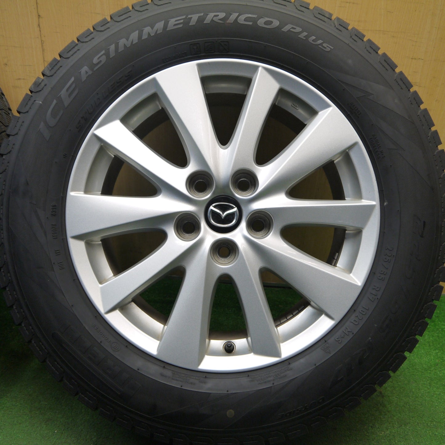 バリ溝!キレイ!8.5分★マツダ CX-5 純正 225/65R17 スタッドレス ピレリ アイスアシンメトリコ プラス 17インチ CX5 PCD114.3/5H★5040906Hス