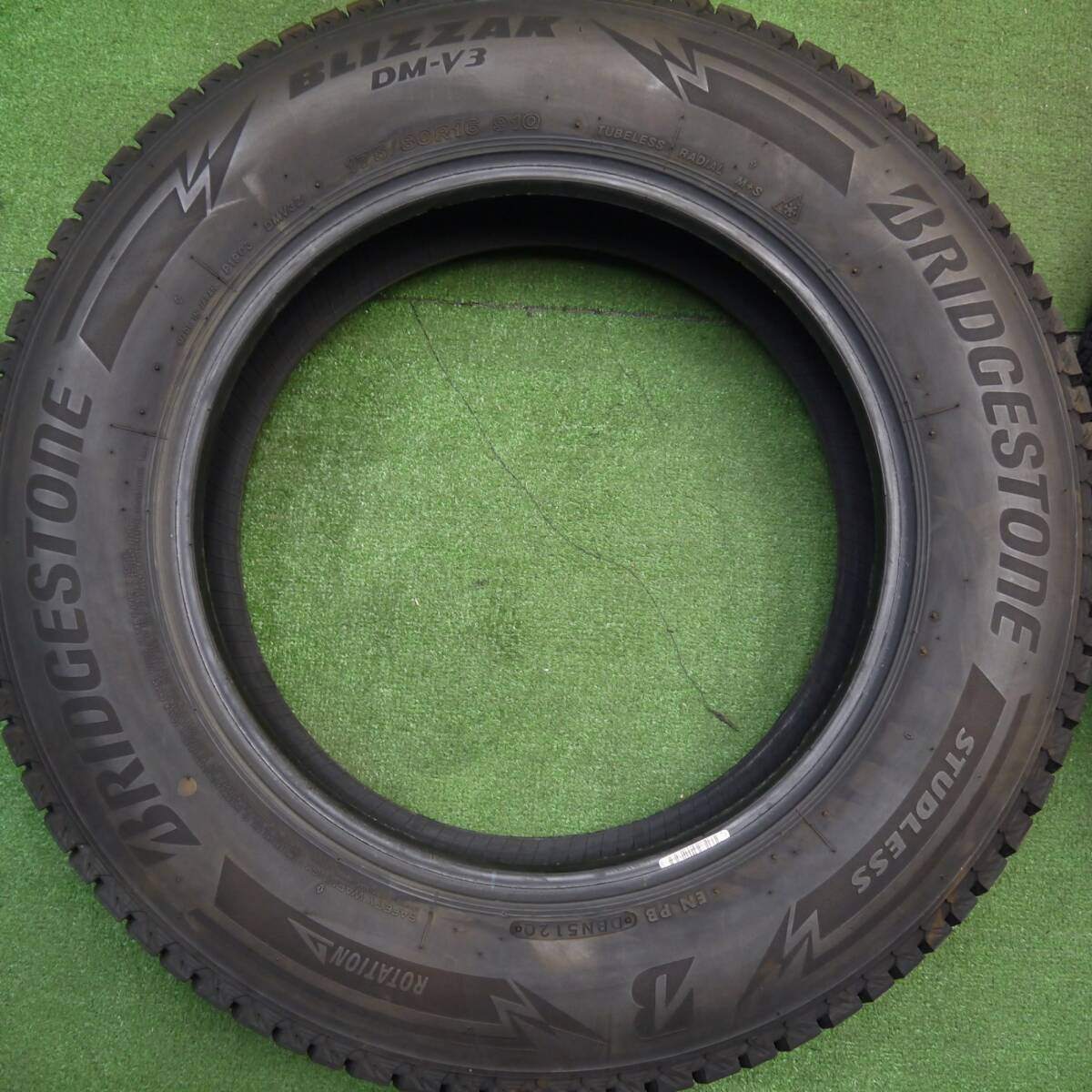 バリ溝!8.5分★ジムニー 等 175/80R16 スタッドレス ブリヂストン ブリザック DM-V3 タイヤ 16インチ★5032107Hスタ