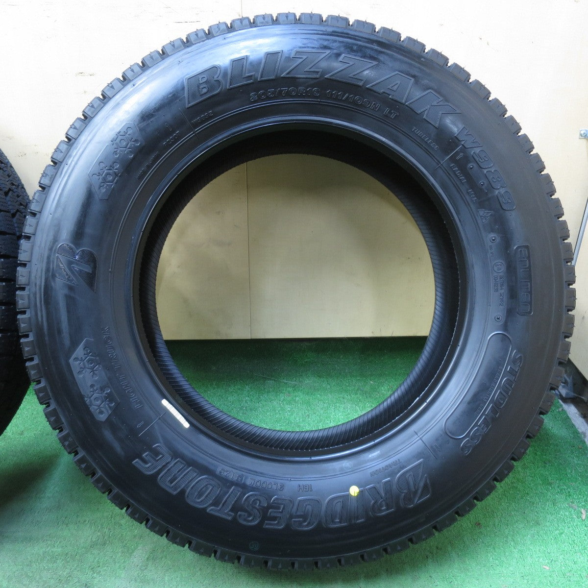 未使用!25年!6本★トラック タイヤ 205/70R16 111/109N スタッドレス ブリヂストン ブリザック W989 16インチ★5092405イスタ