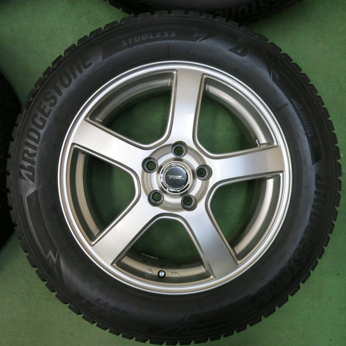 バリ溝!キレイ!9分★スタッドレス 225/60R17 ブリヂストン ブリザック DM-V3 TOPRUN トップラン 17インチ PCD114.3/5H★4122701SYス