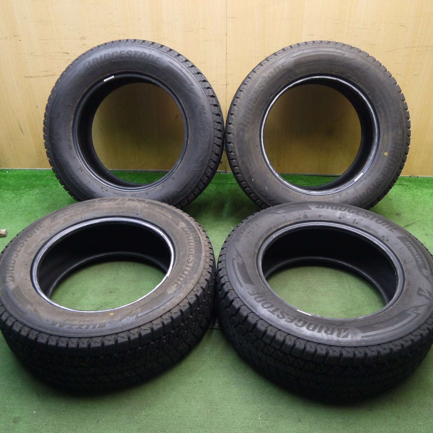 バリ溝!22年!8.5分★スタッドレス 235/65R17 ブリヂストン ブリザック DM-V3 タイヤ 17インチ ボルボ アウディ 等★5091001Hスタ