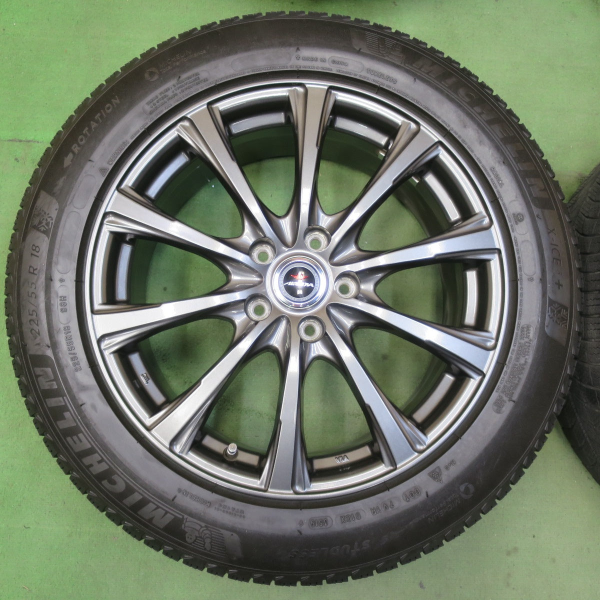 キレイ★スタッドレス 225/55R18 ミシュラン X-ICE3+ AIRNOVA エアノヴァ 18インチ PCD114.3/5H★5082601イス