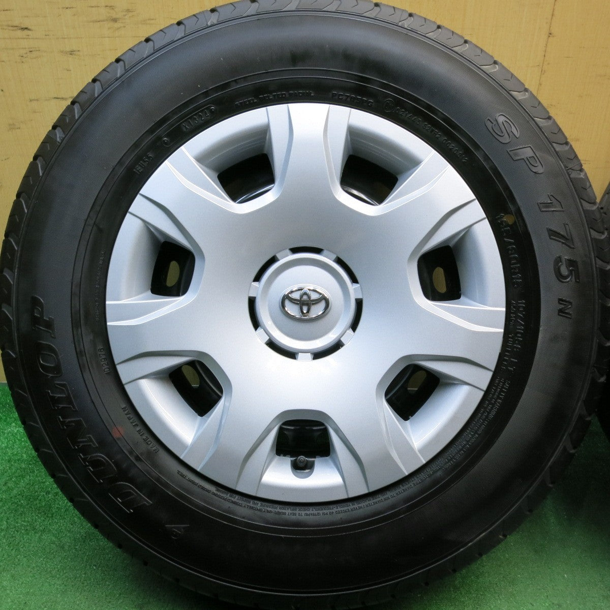 新車外し!24年★トヨタ 200系 ハイエース 純正 スチール 195/80R15 107/105S ダンロップ SP175N 15インチ PCD139.7/6H★5070803HAノ
