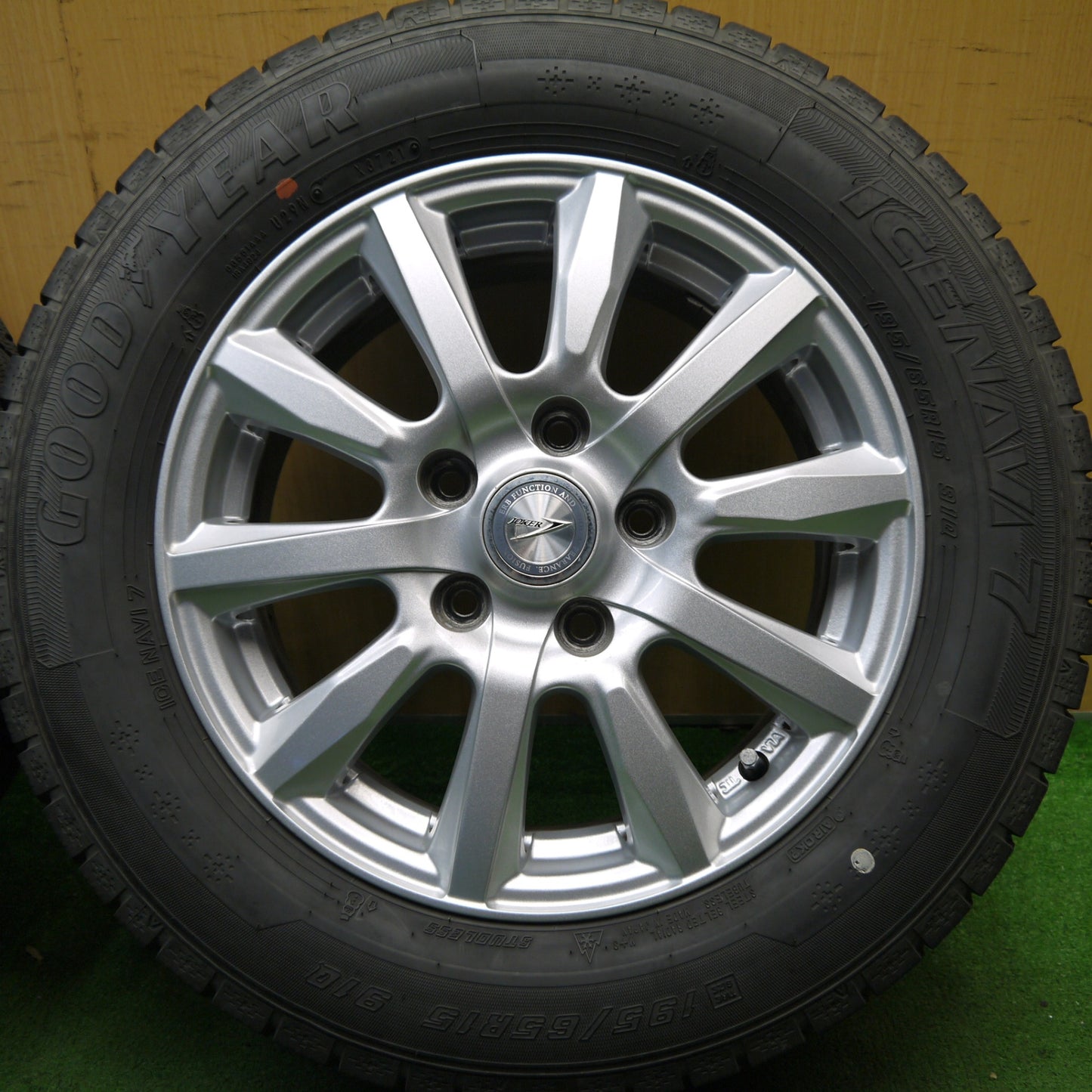 バリ溝!21年!キレイ!9分!2本★スタッドレス 195/65R15 グッドイヤー アイスナビ7 JOKER ジョーカー 15インチ PCD114.3/5H★5052106Hス