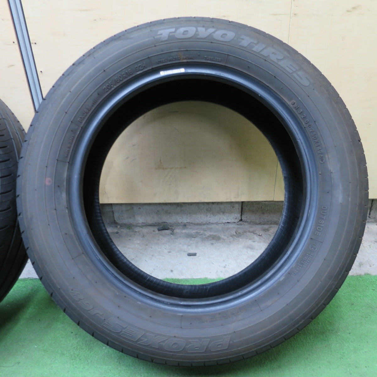 バリ溝!26年!8.5分◎205/60R16 トーヨー プロクセス J68 タイヤ 16インチ ノア ヴォクシー エスクァイア 等◎6101904NGノタ