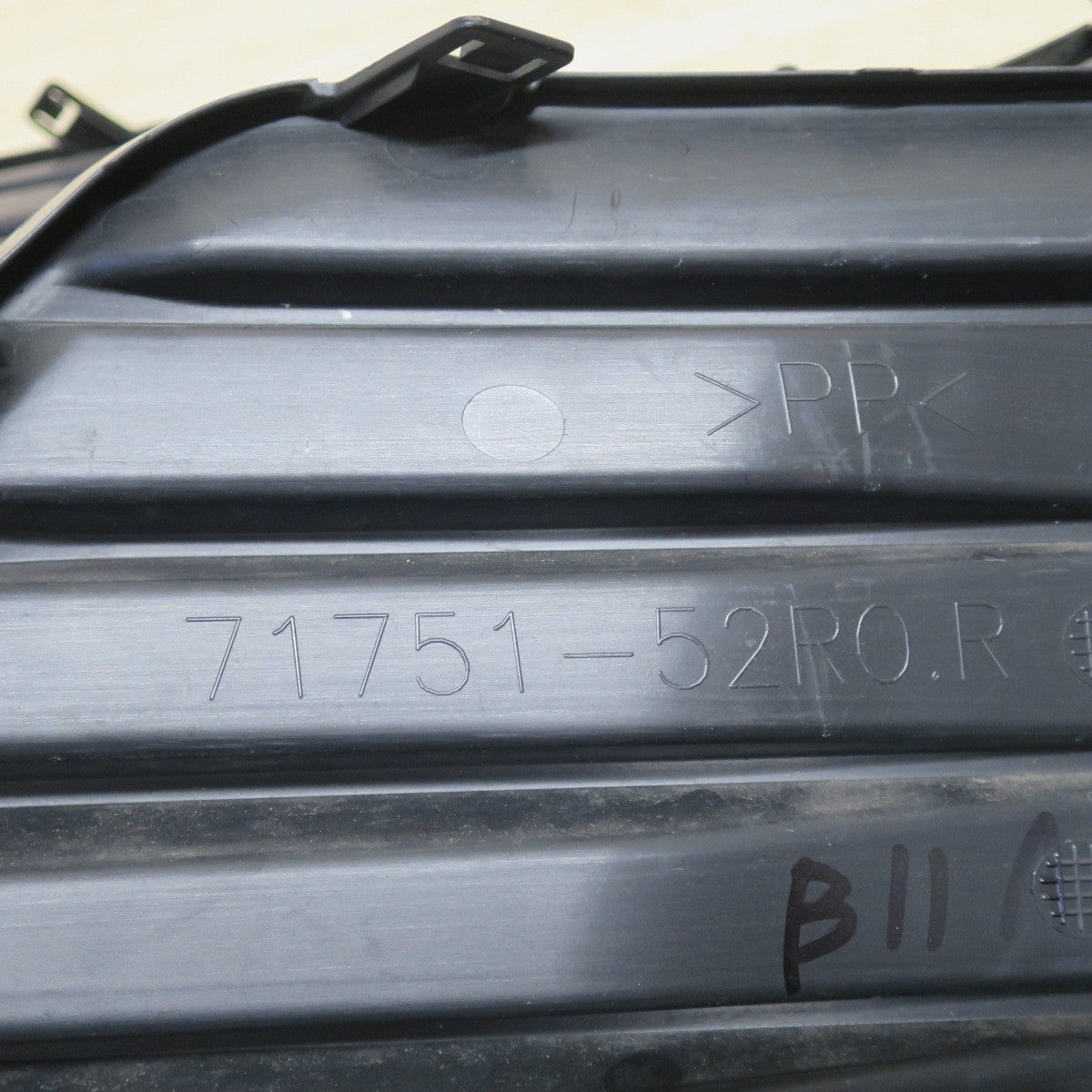 左右セット!キレイ♪スズキ ZC83S ZD83S スイフト 純正 フロント バンパー ホール カバー 71761-52R0 L 71751-52R0 R フォグ カバー カー パーツ♪