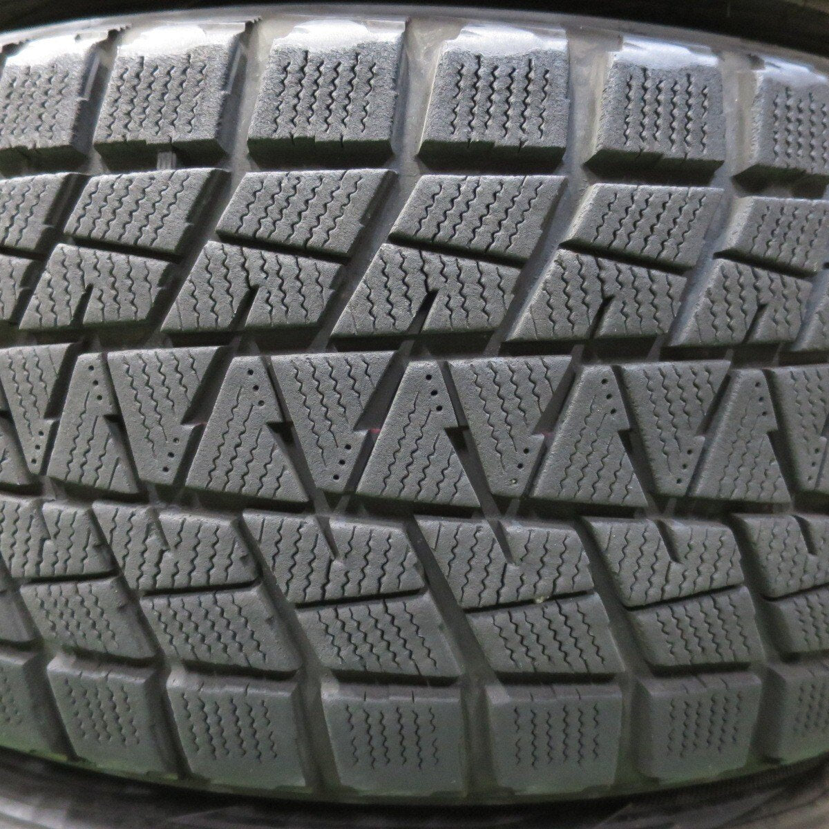 バリ溝!キレイ!8.5分★カイエン 等 EuroPremium 阿部商会 255/55R18 スタッドレス ブリヂストン ブリザック DM-V1 ユーロプレミアム PCD130/5H★5032701イス