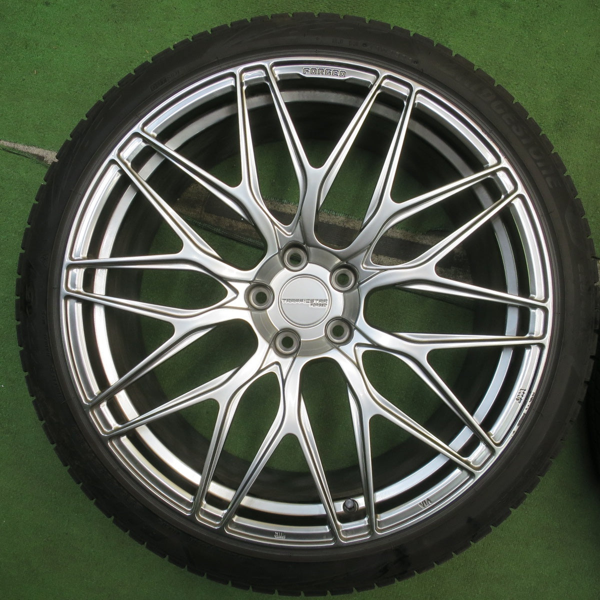 バリ溝!23年!キレイ!9.5分★TRAFFICSTAR FORGED 225/45R21 スタッドレス ブリヂストン ブリザック VRX3 トラフィックスター 鍛造 21インチ PCD114.3/5H★5100203NJス